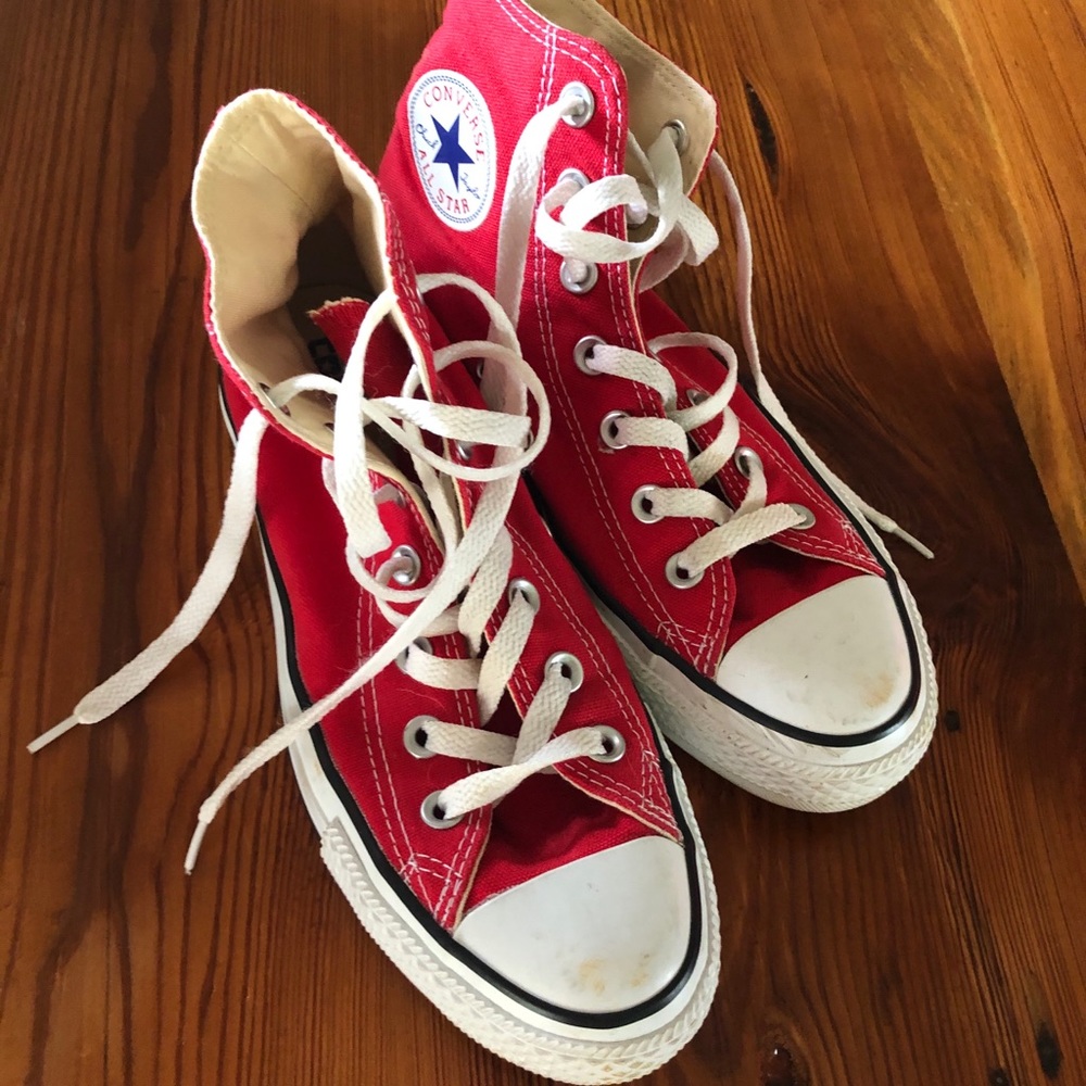 Women’s converse tennis shoes